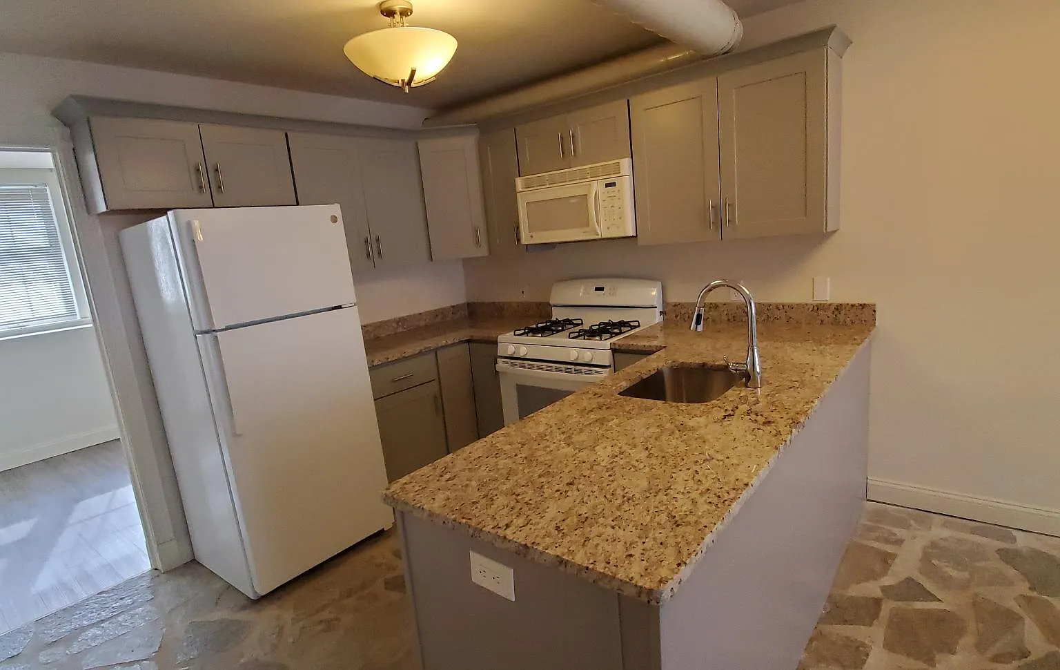 1400 Bushkill Dr — Photo 4