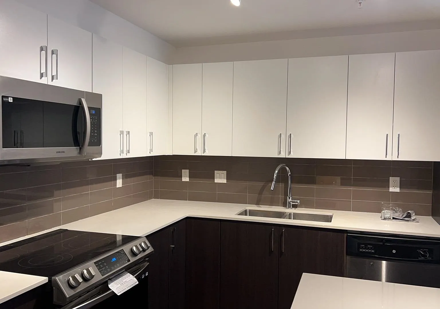 2 bed, 881 sqft, $2,350 — Photo 4