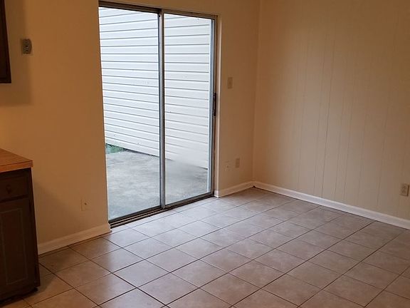 5th image of 3247 Redgrove Ct