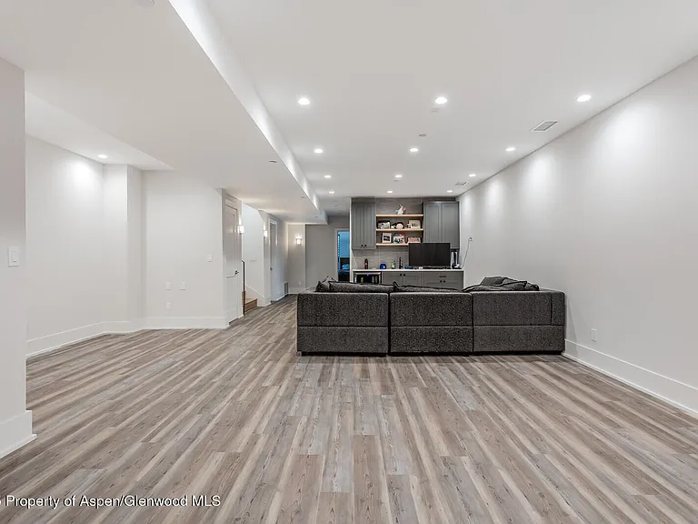 577 Fox Run Dr — Photo 27