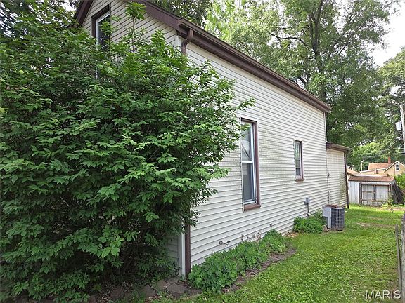 5th image of 108 Portland Ave