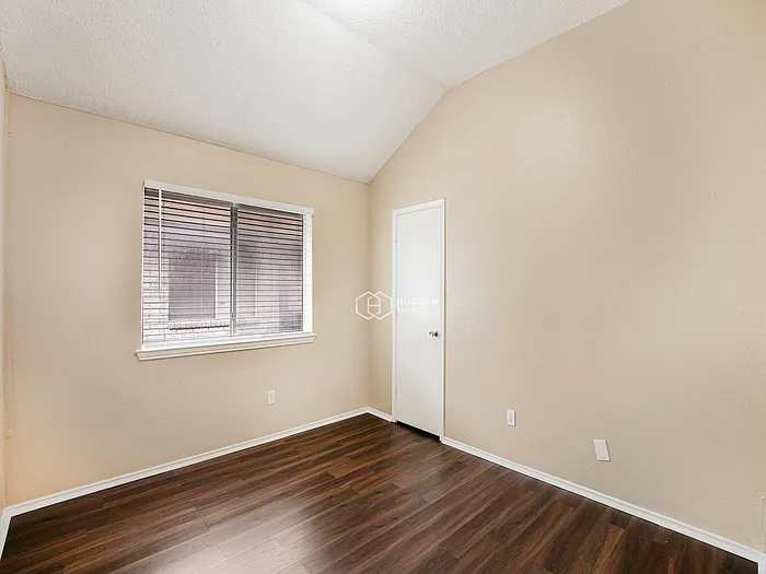 5210 Livermore Dr — Photo 10