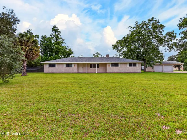 8374 Lakeshore Rd, Bay Saint Louis, MS 39520