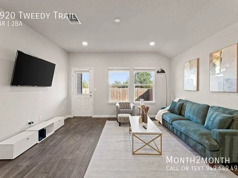 2920 Tweedy Trl — Photo 1