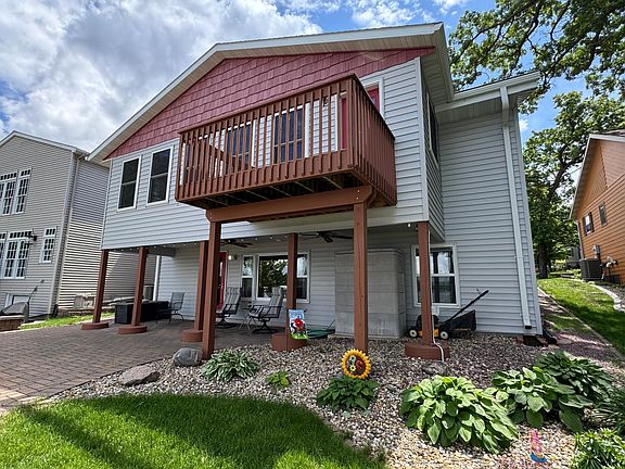 3rd image of 1370 Oak Beach Dr