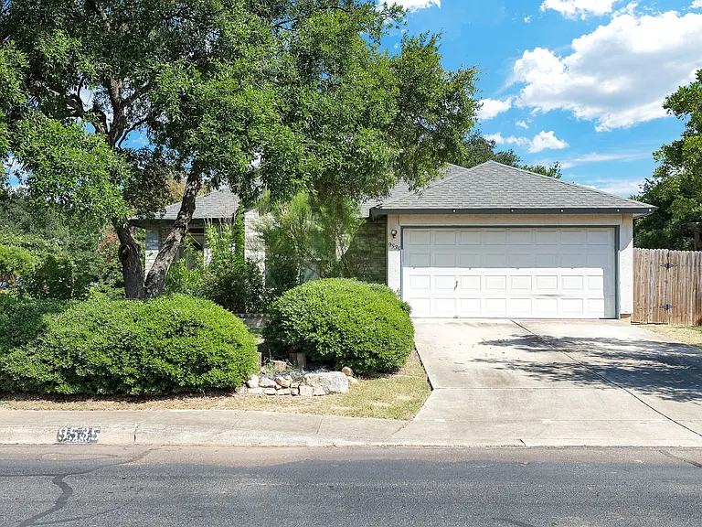 9535 Andrew Point — Photo 1