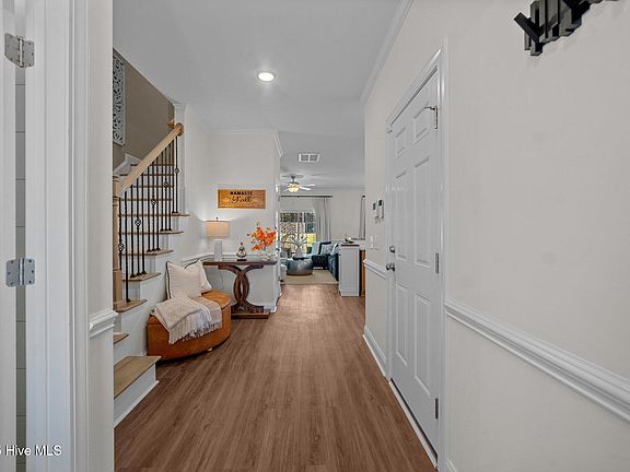 3rd image of 100 Leines Way #B
