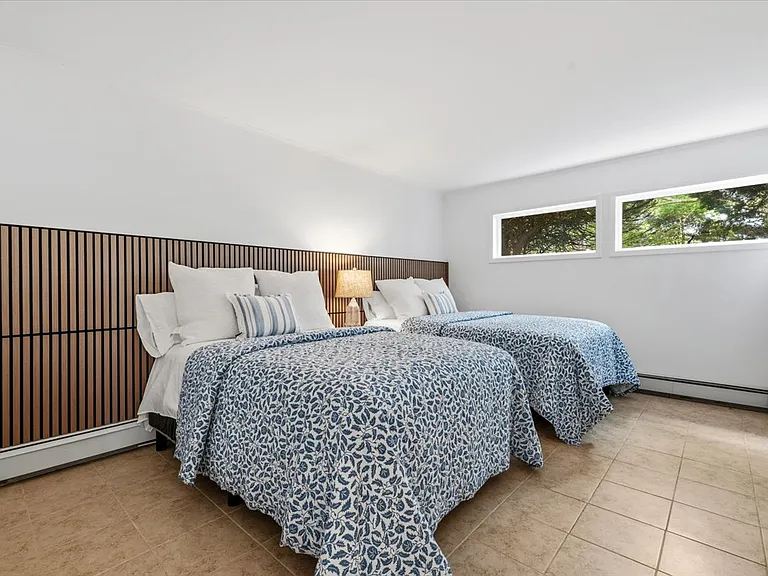 19 Peconic Ave — Photo 30