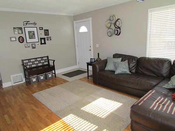 2nd image of 3822 Oakland Dr