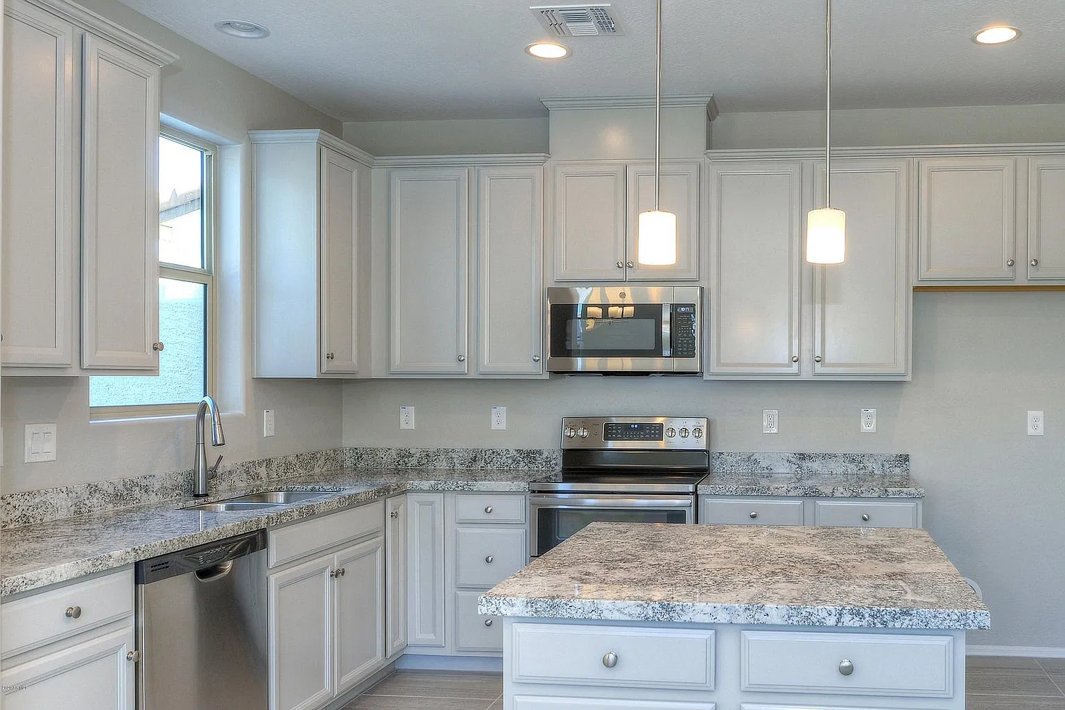 3 bed, 1497 sqft, $2,100 — Photo 1