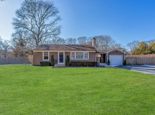 44 Springville Rd, Hampton Bays, NY 11946