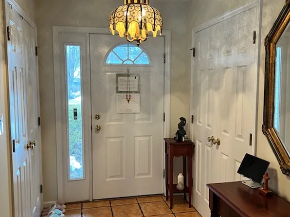 54 Foxwood Sq N, Westwood, NJ 07675