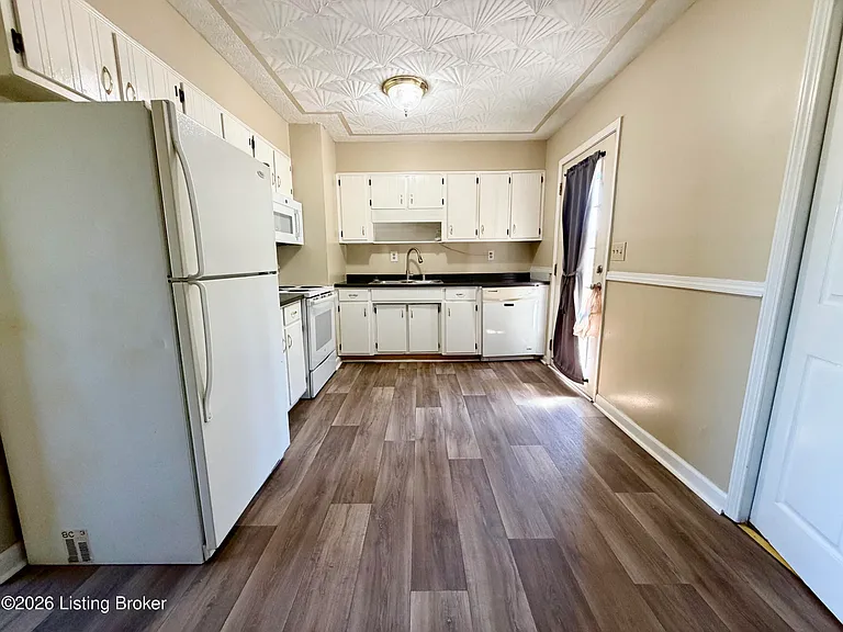 7210 Strive Ln — Photo 4