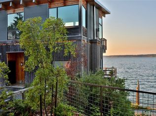 304 1st St #102, Langley, WA 98260