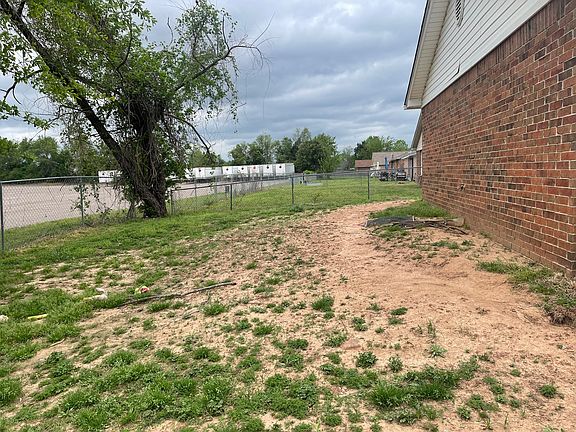 3rd image of 812 S 38th St