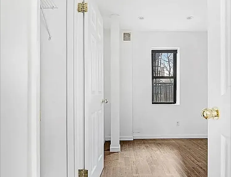 242 E 28th St #5 — Photo 3