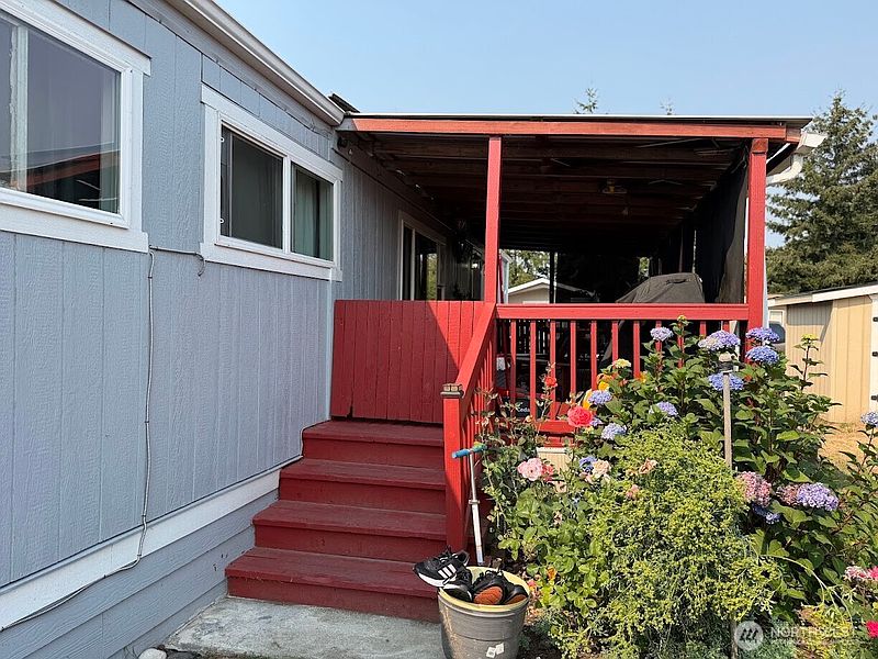 4th image of 210 37th Street SE #105