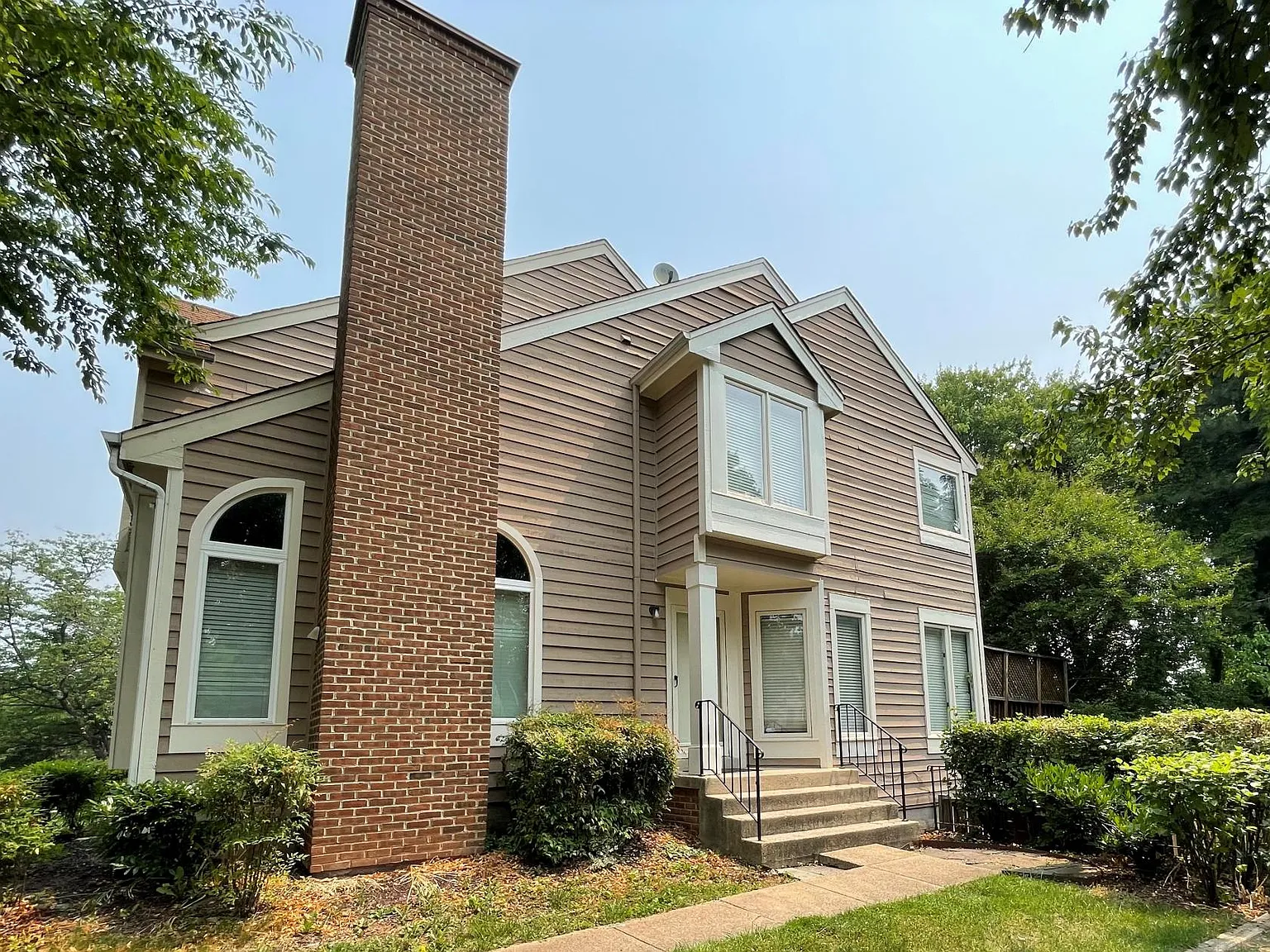 4 bed, 3.5 bath, 2450 sqft, $3,550 — Photo 1