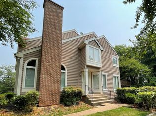 1038 Trevino Ln, Herndon, VA 20170