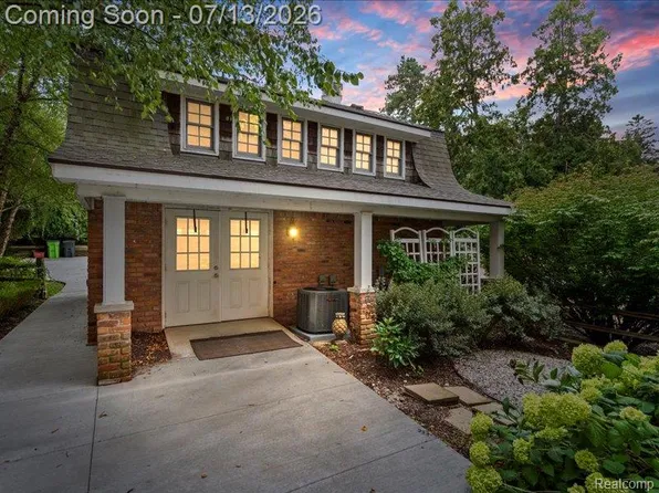 6420 Commerce Rd, West Bloomfield, MI 48324