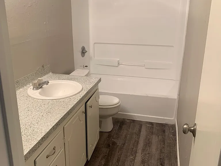 906 Harris St — Photo 6