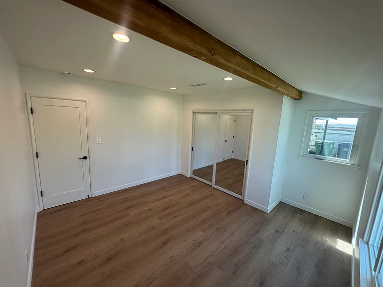 21420 Chatsworth St — Photo 17