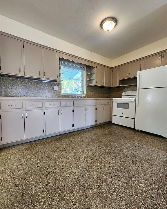 1st image of 2707 NE 32nd St #2