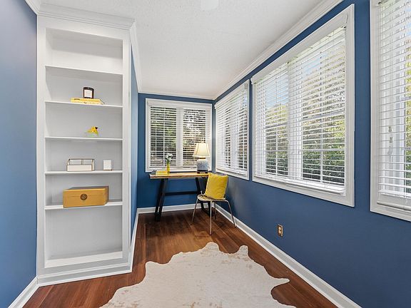 5th image of 208 Hickory Hill Trl
