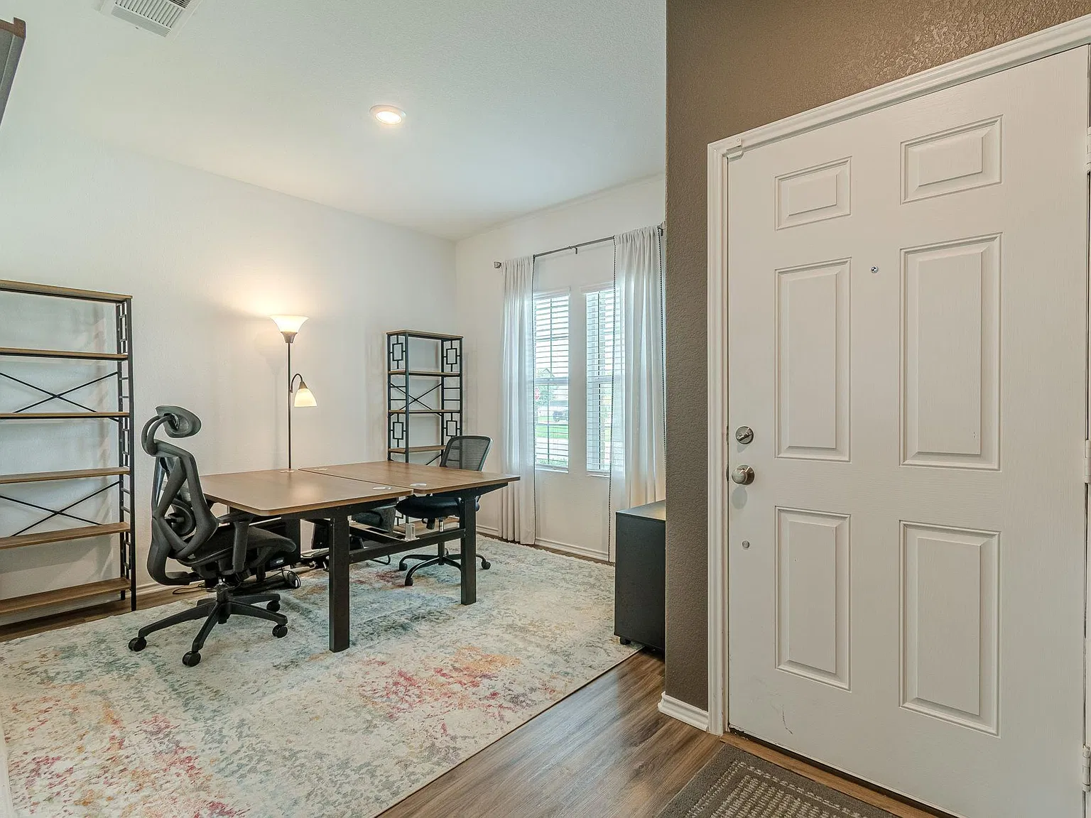 4 bed, 2.5 bath, 2532 sqft, $3,200 — Photo 4