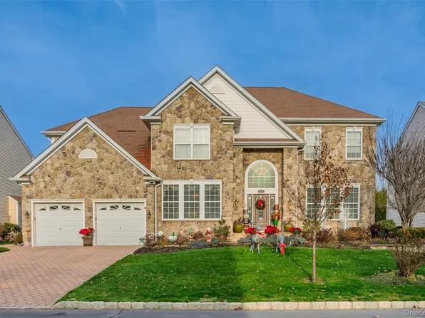 4 Avolet Court, Mount Sinai, NY 11766