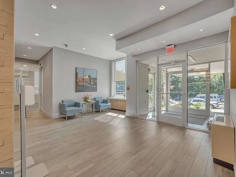 6100 Henry Ave #5B — Photo 4