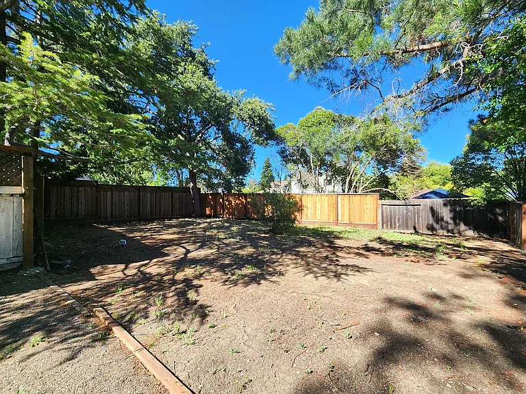 Charming 2 Bedroom, 2 Bathroom Home in Redwood City — Photo 34