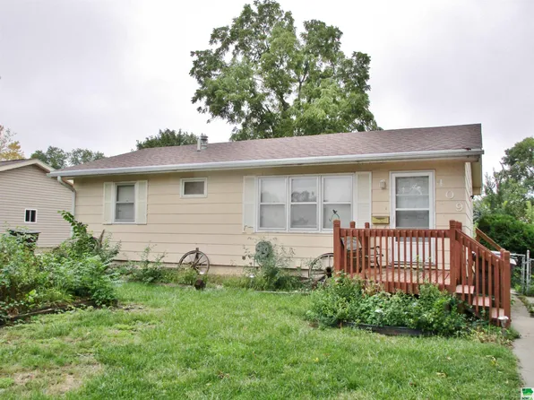409 E 14th St, Dakota City, NE 68731