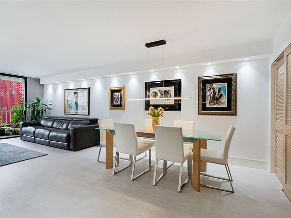 4th image of 200 SE 15th Rd APT 15C