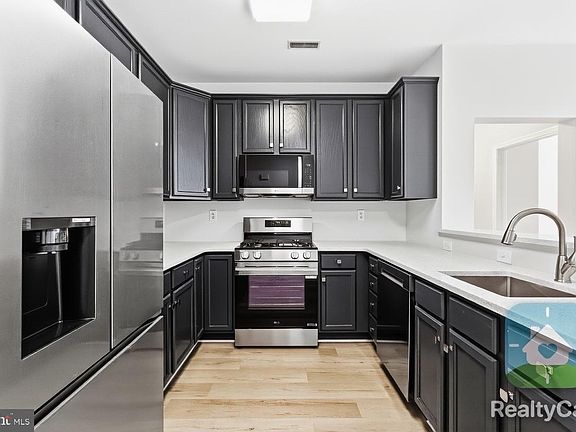 3rd image of 4103 Lydia Hollow Dr #B