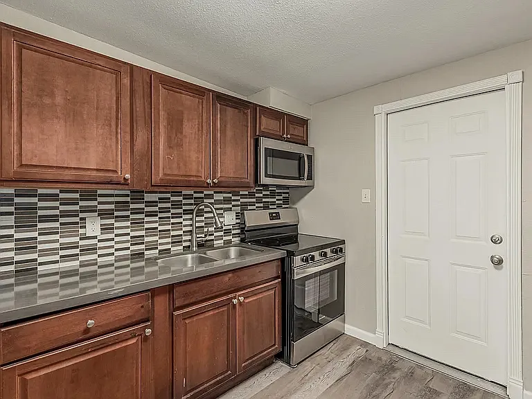2 bed, 720 sqft, $1,295 — Photo 3