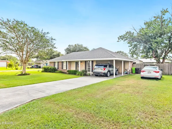 1530 Saint Charles St, Breaux Bridge, LA 70517