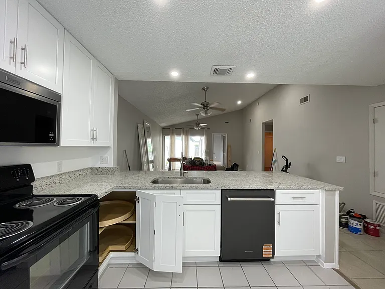 601 Ascot Cir — Photo 10