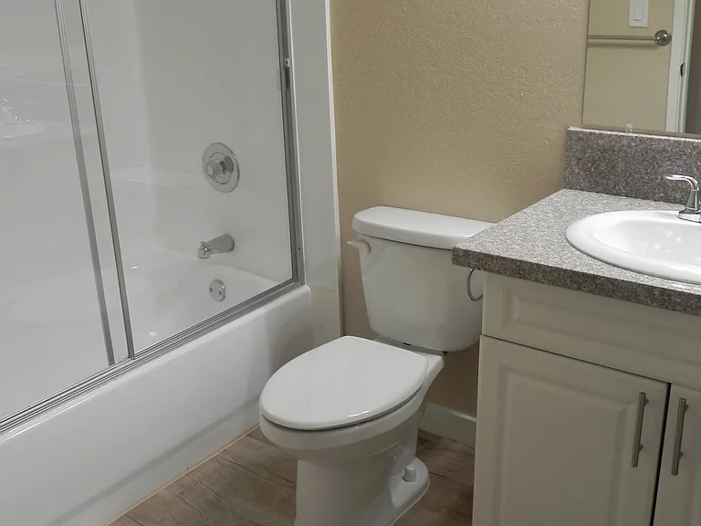 Chapman Villas Apartments — Photo 12