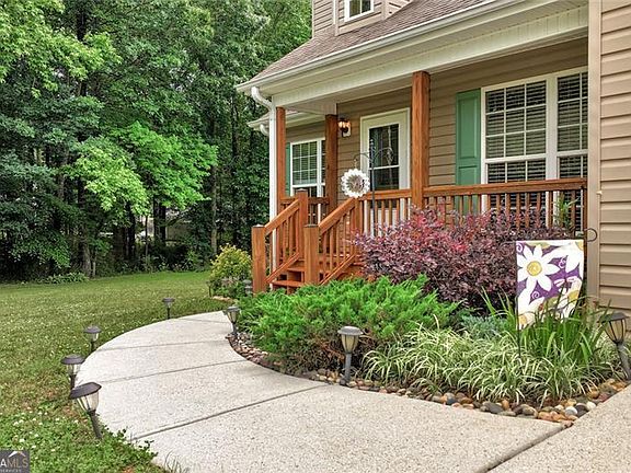 2nd image of 1044 Lothridge Rd