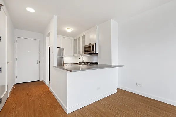 Rented by Greystar | media 5