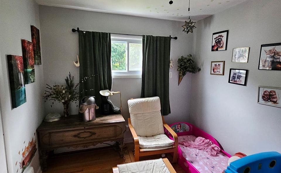 2nd image of 834 E Holt AVENUE