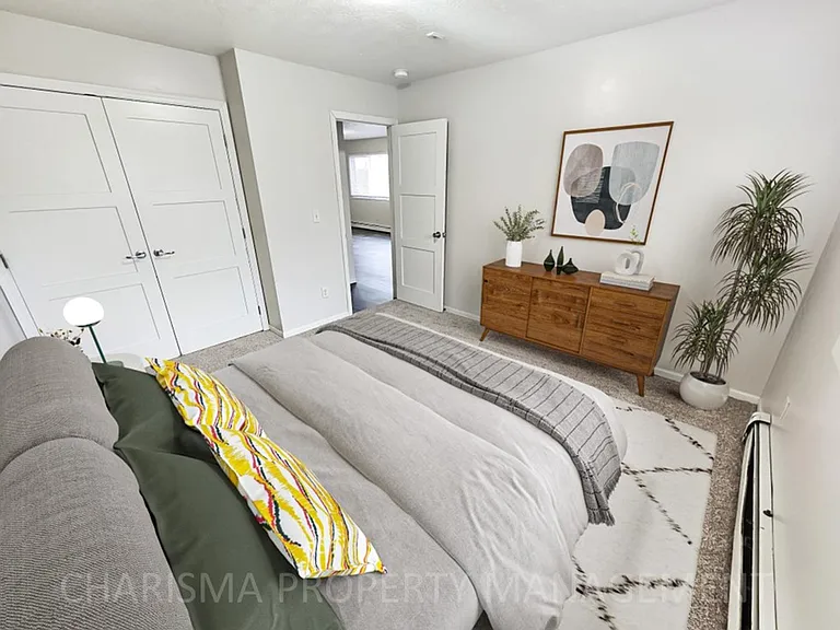 Sixth Street Apartments — Photo 7