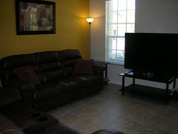 4th image of 404 NW 24th Ave