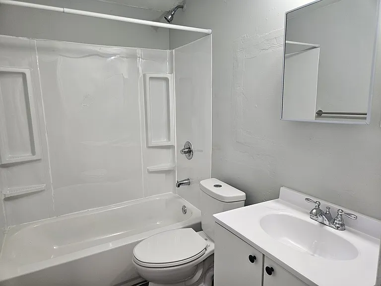 Delaware Court Apartments — Photo 3