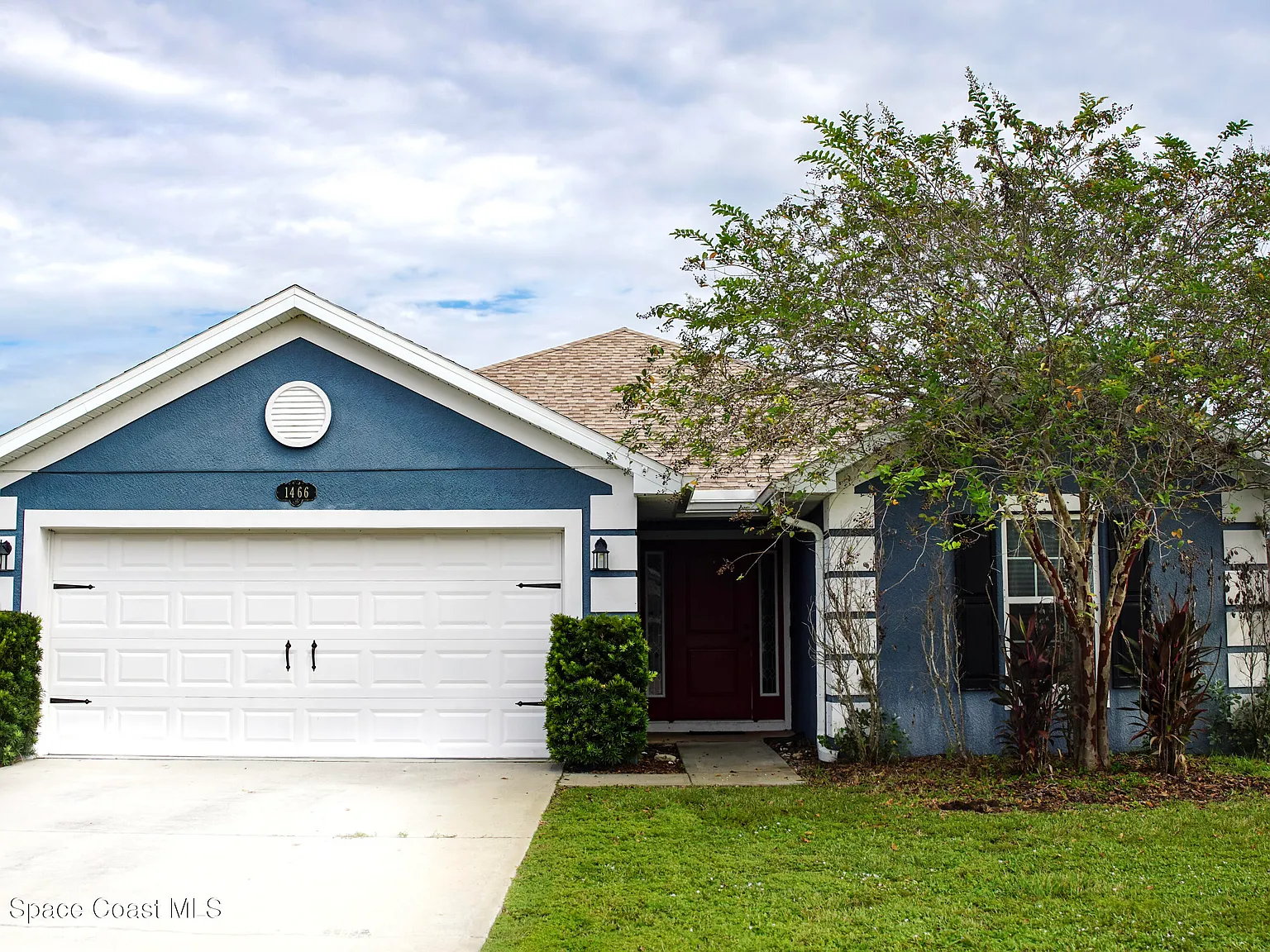 3 bed, 2.0 bath, 1478 sqft, $2,300 — Photo 1