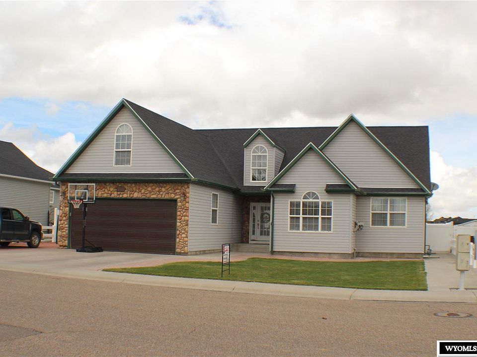 1st image of 2415 Silver Creek Dr