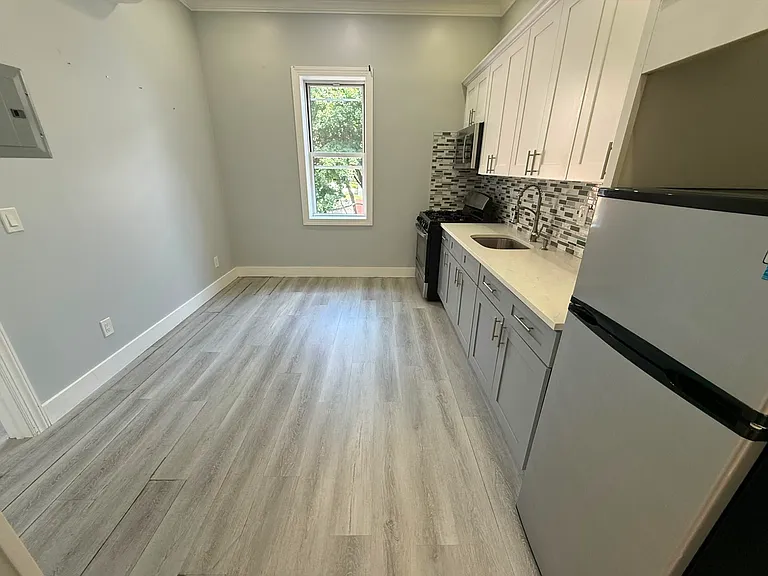 5516 Hudson Ave #29E — Photo 2