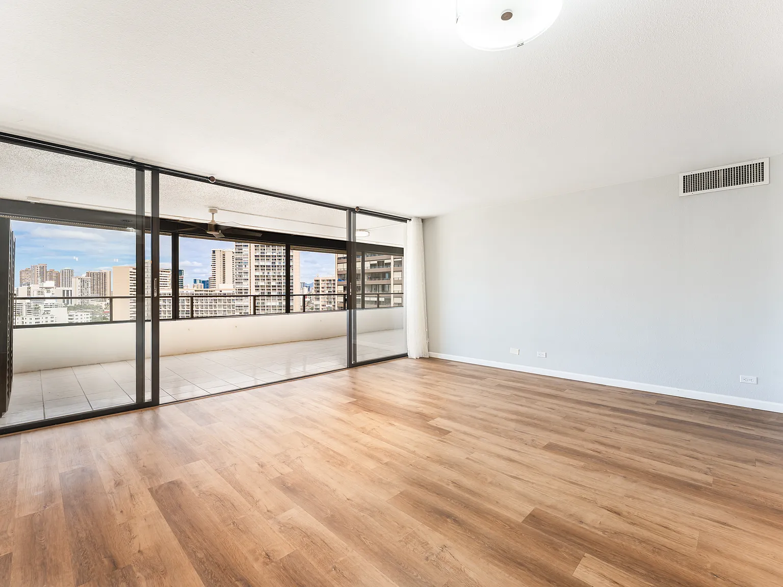 2 bed, 1082 sqft, $3,800 — Photo 3