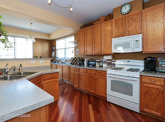 4th image of 816 Peter Ct